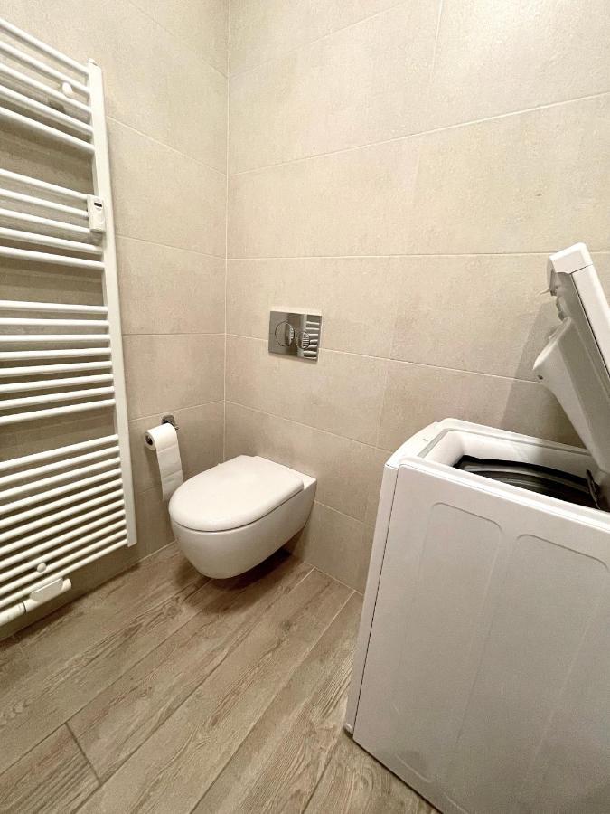Bright Studio Apartment With Free Private Parking Merano Bagian luar foto