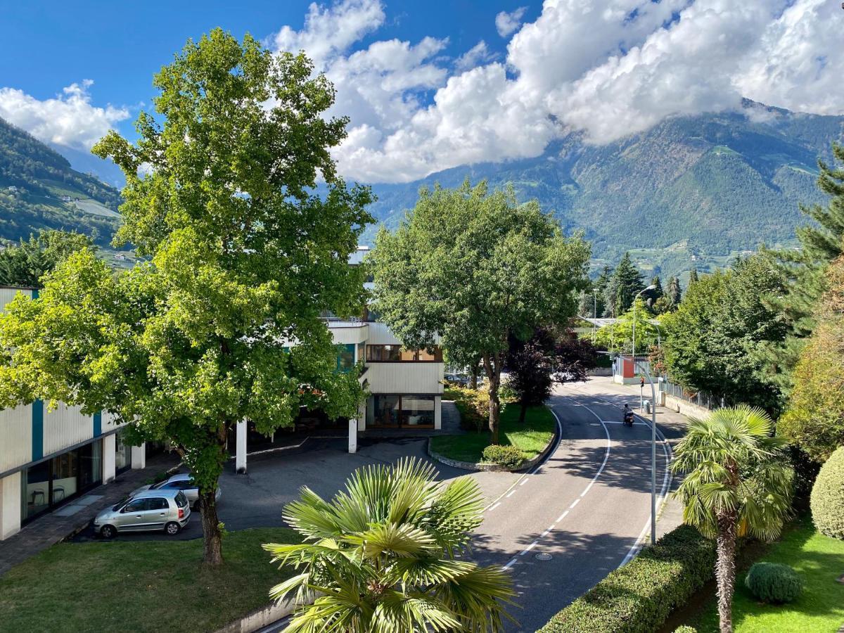 Bright Studio Apartment With Free Private Parking Merano Bagian luar foto