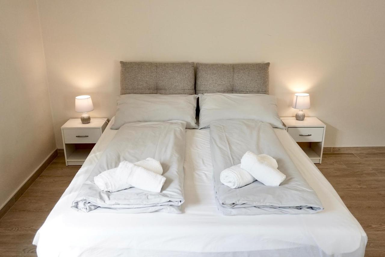Bright Studio Apartment With Free Private Parking Merano Bagian luar foto